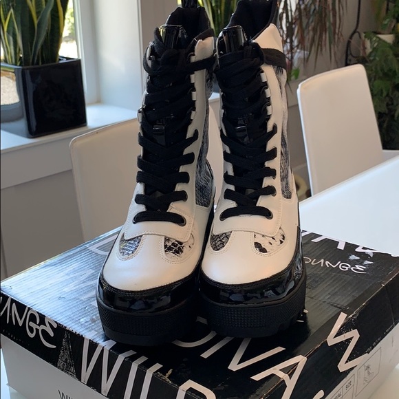 Wild Diva Soldier lace-up boot - size 6 - Picture 2 of 10